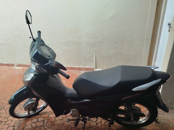Biz com baixíssima quilometragem!