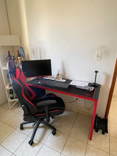 Mesa e cadeira gamer