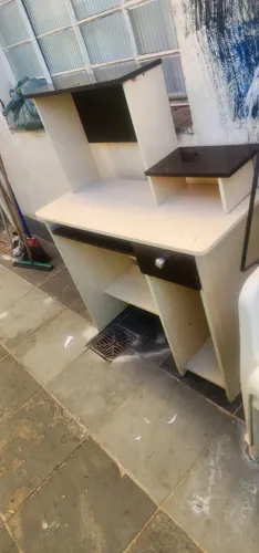 Doar uma mesinha de computador