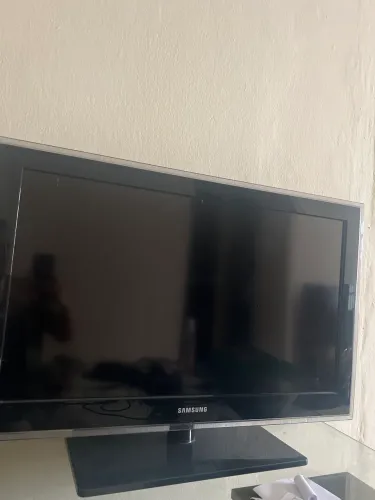 Televisão retirada de peças