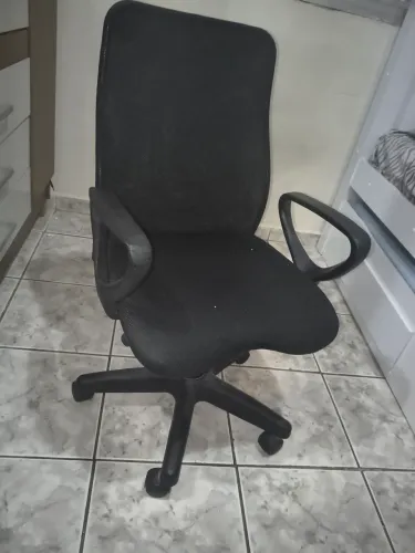 Cadeira de escritório de boa qualidade barata pra sair hj