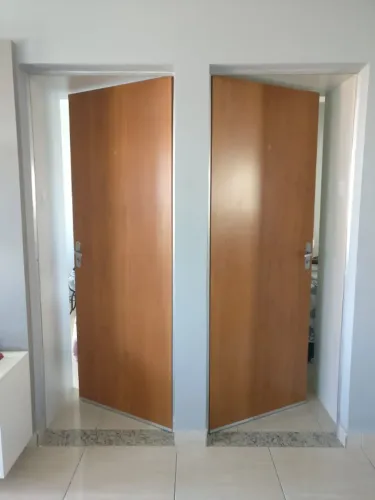 Portas Madeira Prancheta com Marco de Alumínio - Pronta pra instalar!