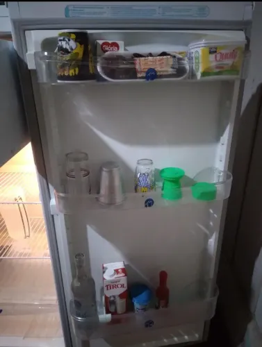 GELADEIRA DAKO EXCELENTE ESTADO DE CONSERVAÇÃO 127 V