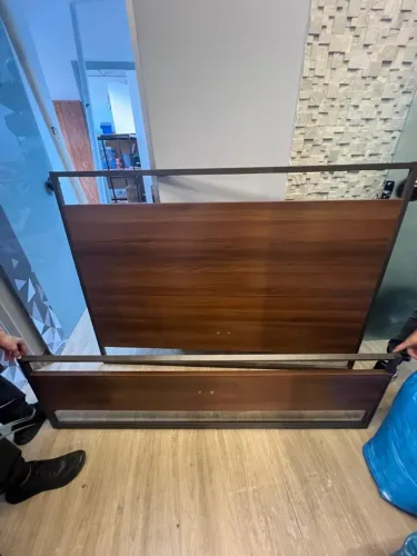 Cama QUEEN em Madeira e Metal TOKSTOK 