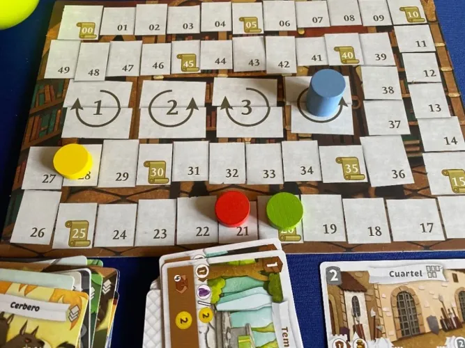 Paper Tales Jogo de Tabuleiro (Semi-Novo)