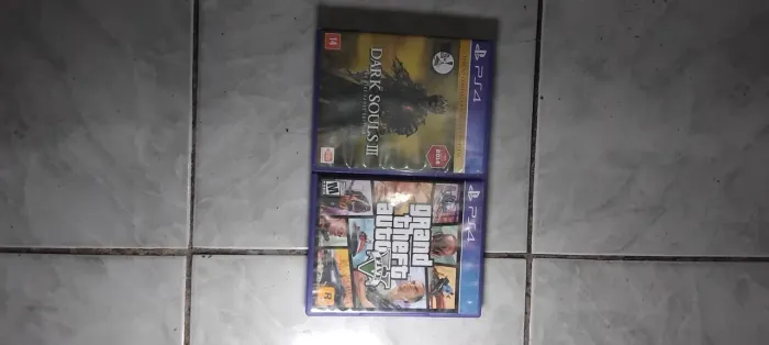 JOGOS DE PS4 (90 reais cada um).