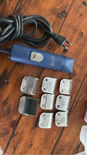 Máquina de tosa profissional Andis com lâminas 