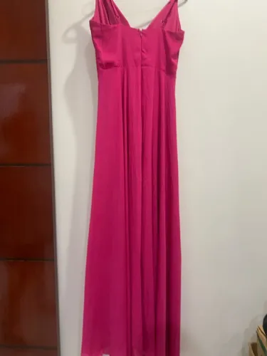 Vende se vestido de festa