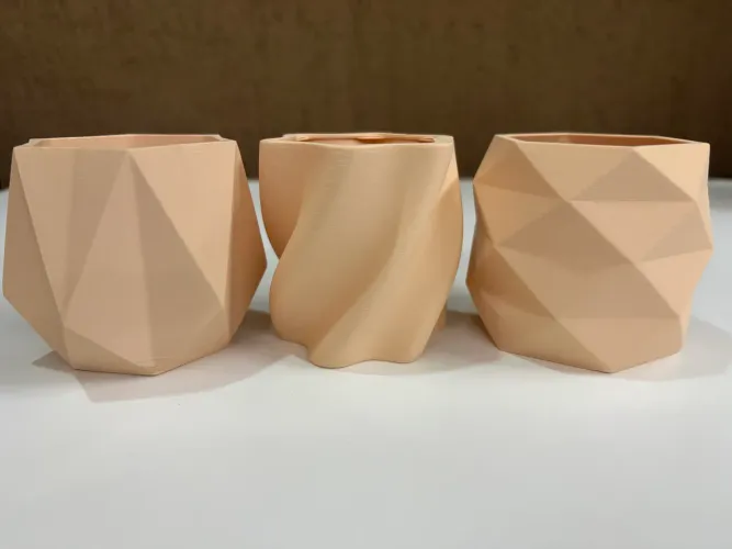 Trio de Vasinhos Geométricos Decorativo em Plástico 3 Vasos Pequenos