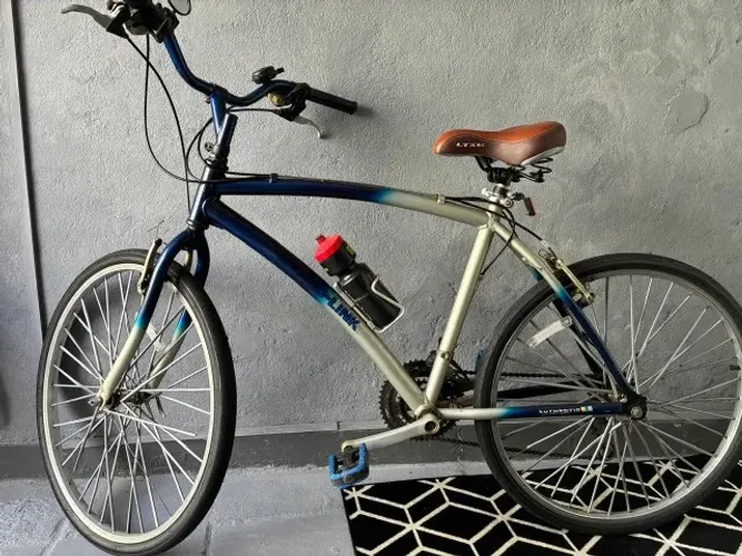 bicicleta quadro de  alumínio, passador de marcha shimano, pintura personalizada 