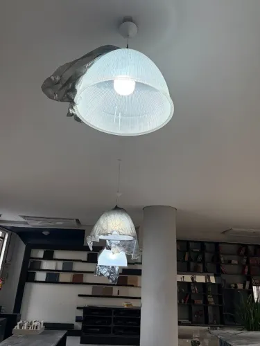 22 LUMINÁRIAS COM 15 LÂMPADAS BULBO GRANDES EM ACRÍLICO