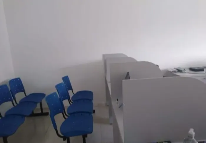 Baías, armário, cadeiras escritório