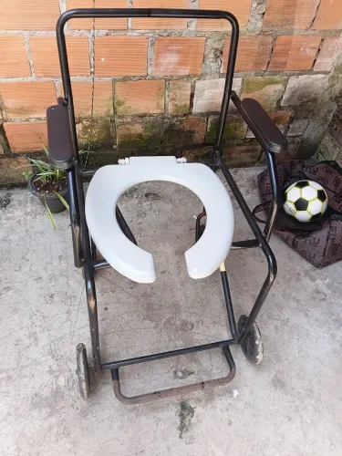 Cadeira de rodas as 2 por 100