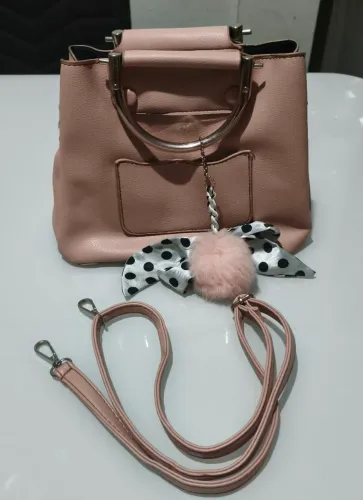 Bolsa feminina média. 