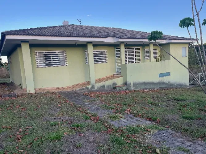 Casa no Park Way 3 suites para alugar.