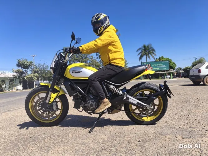 Vendo ou troco TB em quadriciclo Ducati scrambler moto muito conservada