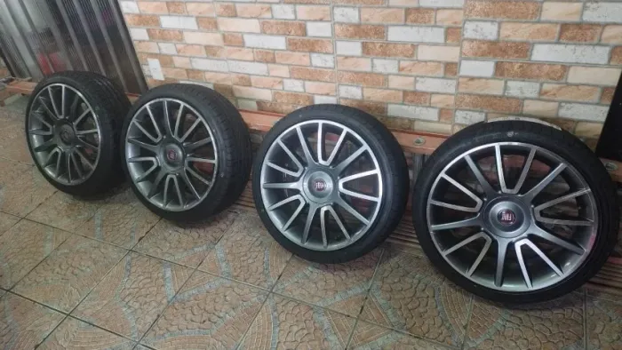 Jogo com 4 rodas aro 17 Fiat Bravo Sporting 4x98 original Fiat + pneus Xbri 195/40 zerado