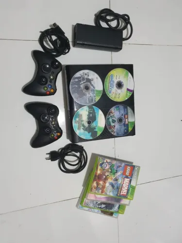 Xbox 360 4 jogos e Kinect