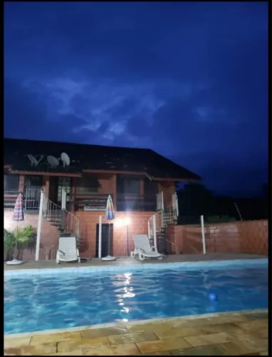 FDS e Feriados em Ubatuba c/ piscina p/ 8 pessoas