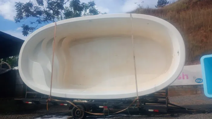 Piscina semi nova 
