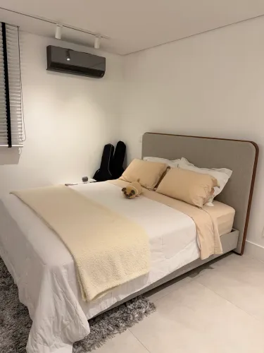 Cama Queen com Colchao e cabeceira