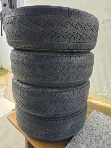 Vendo jogo de pneus aro 17 em boas condiçoes