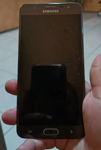 Celular com defeito