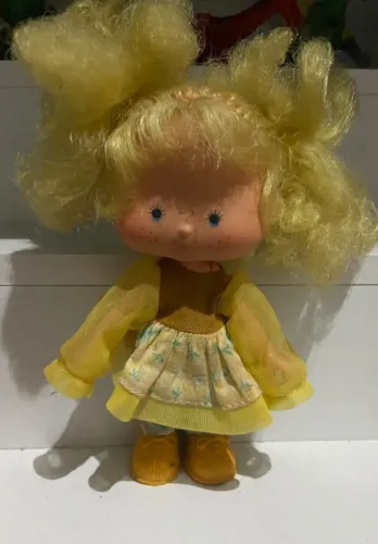 Boneca moranguinho anos 80 bananinha