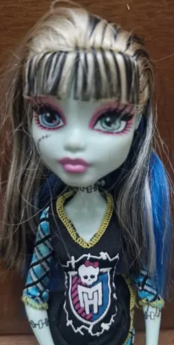 Boneca Monster High - Frankie Stein Ghoul Spirit- Lider de torcida