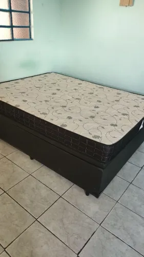 Cama de casal com baú (Semi-novo Ótimo Estado))