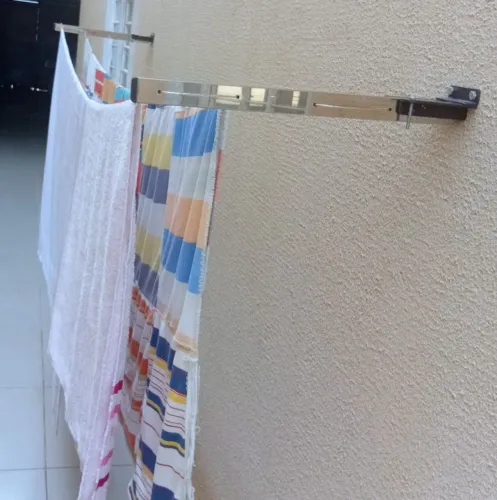Varal de roupas em aço Inox retrátil, suporta até 60kg