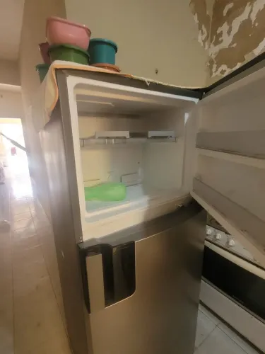 Geladeira consul 387 lt , semi nova.