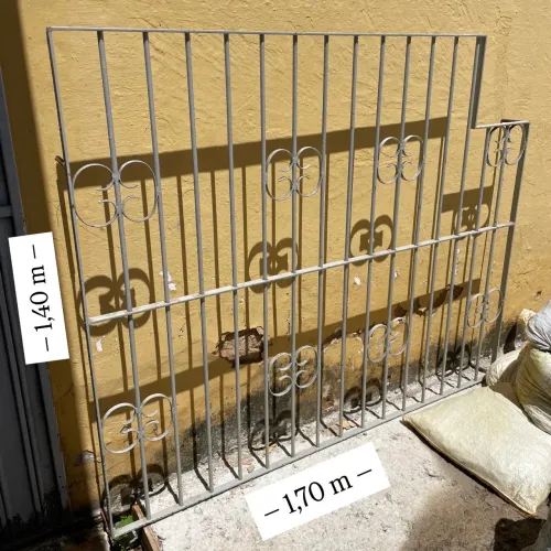 Grade de Ferro Barra Chata Maciça 1,70m x 1,40m 