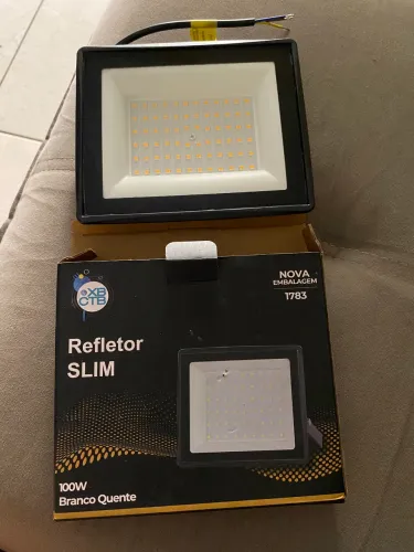 Vendo refletor novo de 100W