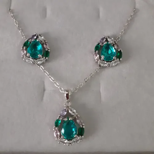 Conjunto de Colar com Pedras Verdes Morana