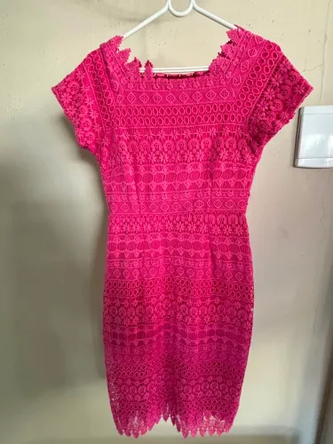 Vendo Vestido de Renda Rosa Pink 