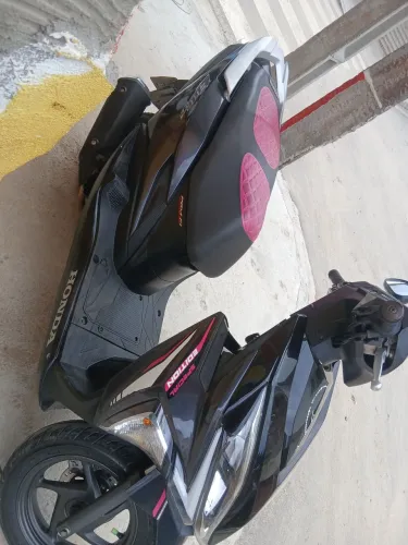 Honda um dono só completa em dia perfeita muito boa para andar economia baú grande muito.