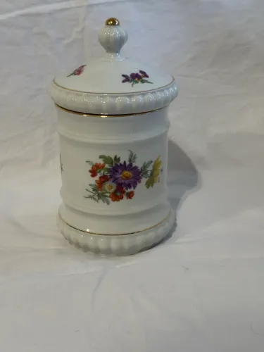 Pote de porcelana Alemã.
