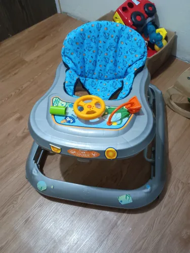 Bebê confortos são dois andadores 100 reais cada