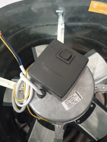 Exaustor ventisol 30cm avariado.