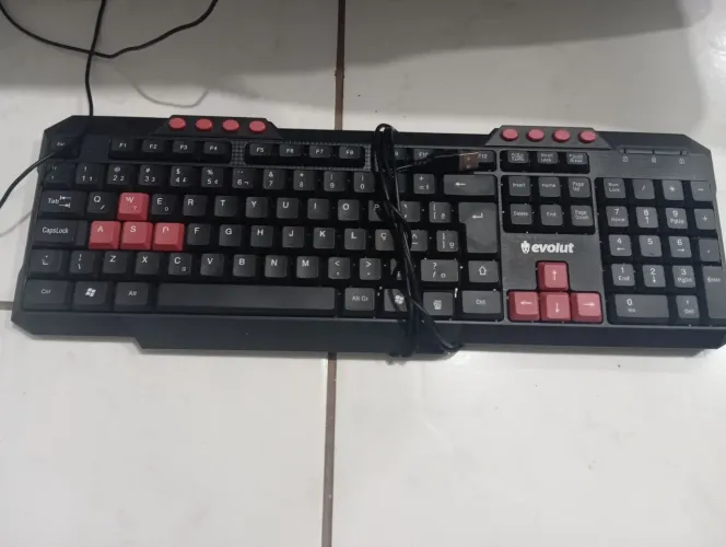 Teclado e mouse gamer para jogos