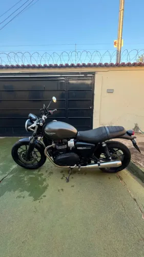 TRIUMPH STREET TWIN 900C MOTO