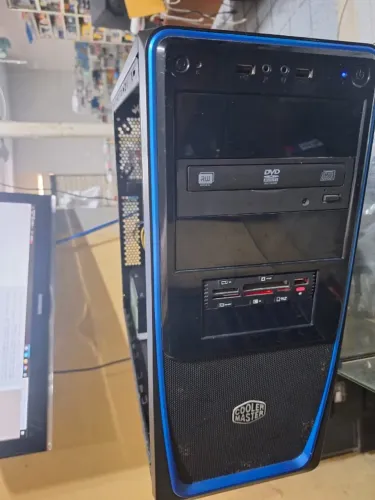Xeon E3-1231v3 + Rx470 e 8gb de memoria.
