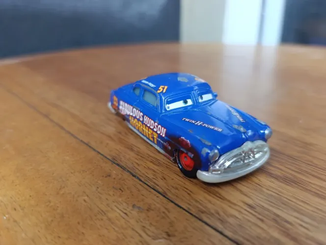 Miniatura em Metal Fabuloso Hudson Hornet Filme Carros Disney Pixar Mattel Escala 1:55