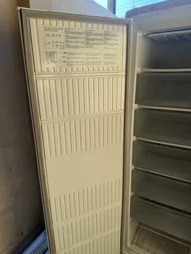 Freezer Electrolux vertical FE 22 super 