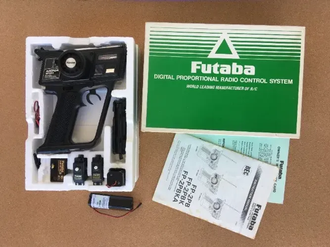 Rádio Futaba Magnum Sport Fp-2pb Servo Bateria Caixa Coleção