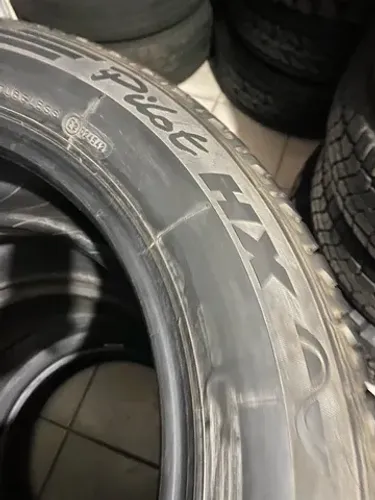 Pneu 215/55/16 Michelin Pilot HX semi novo 90% de borracha sem defeito