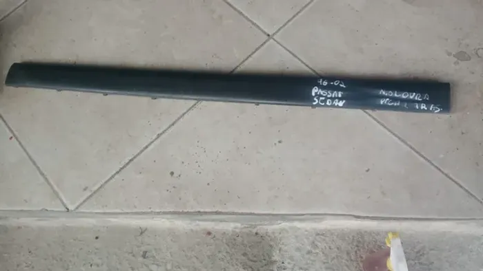 Moldura Para-choque traseiro VW Passat Sedan 1996 / 2002