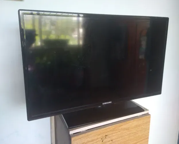 Vendo Tv Samsung 32 Pol, Modelo Un32eh4000gxzd, Tela Com Defeito 