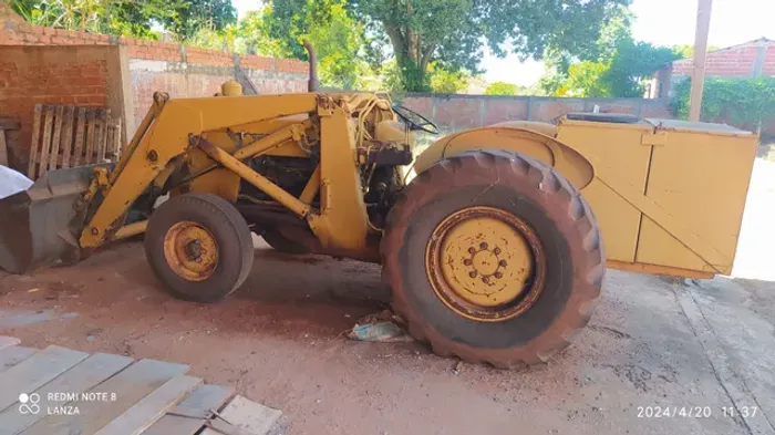 Vendo carregadeira Pula Pula Massey Ferguson 
